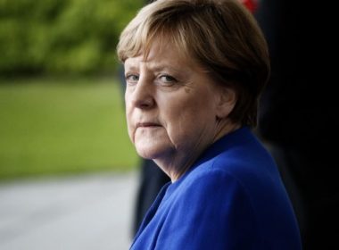 Angela Merkel, proaspăt plecată din funcţia de cancelar, îşi scrie memoriile politice, dezvăluie colaboratoarea sa