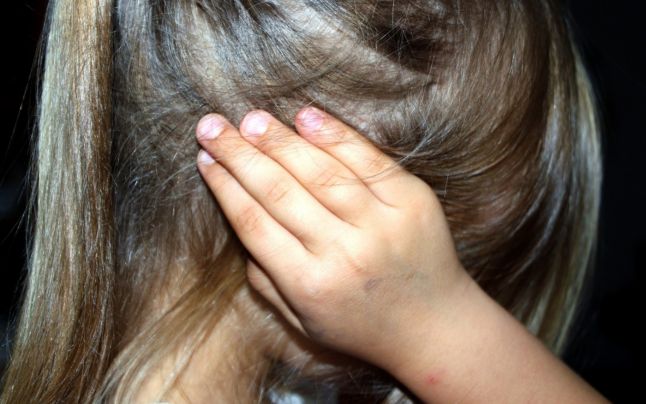 Cum şi-au dat seama părinţii că fetiţa lor de trei ani a fost abuzată sexual la grădiniţa din Suceava