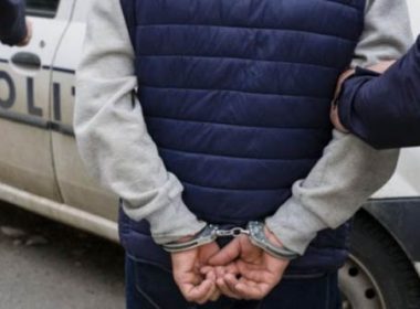 Arest la domiciliu pentru inculpaţii reţinuţi în dosarul Rompetrol privind ecologizări la rafinăria Vega