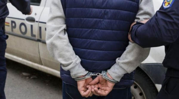 Arest la domiciliu pentru inculpaţii reţinuţi în dosarul Rompetrol privind ecologizări la rafinăria Vega
