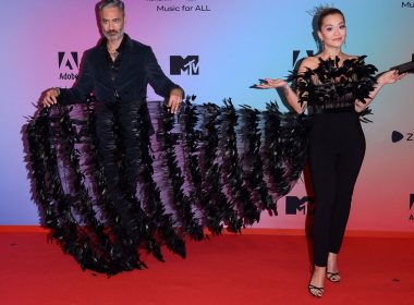 MTV EMA 2021 – cele mai hot ţinute de pe covorul roşu