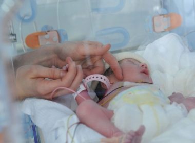 Îngrijiri avansate pentru bebeluşii născuţi prematur
