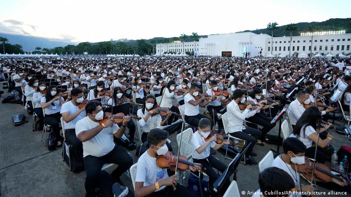 Venezuela a stabilit recordul celei mai mari orchestre din lume