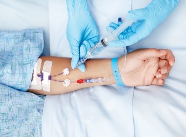 Pacientă a doctorului Tesloianu: A intervenit SMURD în timpul operaţiei, ca să-mi revin