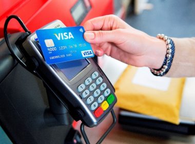 Amazon nu va mai accepta de anul viitor carduri de credit Visa emise în Marea Britanie, din cauza comisioanelor mari