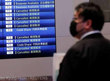 Peste 100 de zboruri au fost anulate în Japonia din cauza ninsorilor abundente