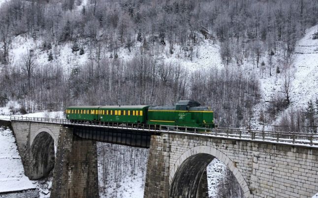 Cea mai spectaculoasă rută de cale ferată din România nu se mai închide în timpul săptămânii. Grindeanu: „E o problemă rezolvată“
