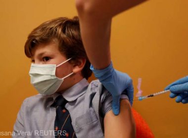 Începe vaccinarea copiilor între 5 şi 11 ani. Peste 100.000 de doze de vaccin ajung azi în România