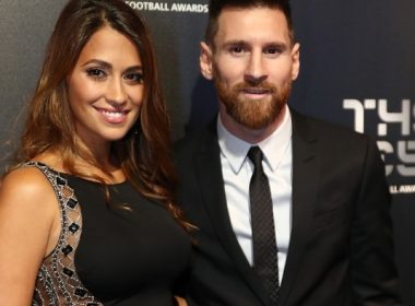 Lionel Messi se bucură de ultimele zile de vacanţă acasă, în Argentina, la Rosario. Leo şi soţia, Antonella au arătat că sunt mai îndrăgostiţi ca niciodată. Cum au fost surprinşi cei doi, vedeţi la Focus Sport, la 19 fără trei minute.