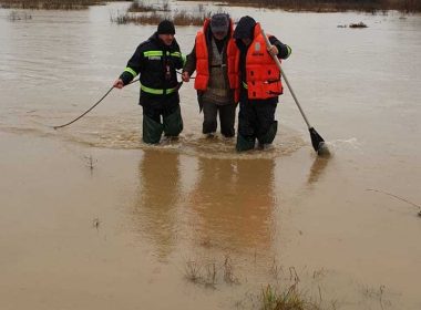 IGSU: Efecte ale ploilor din ultimele ore, în judeţele Bihor, Alba, Mureş, Hunedoara şi Tulcea/ În Bihor, un bărbat a fost salvat de pompieri după ce a rămas izolat la o staţie de epurare