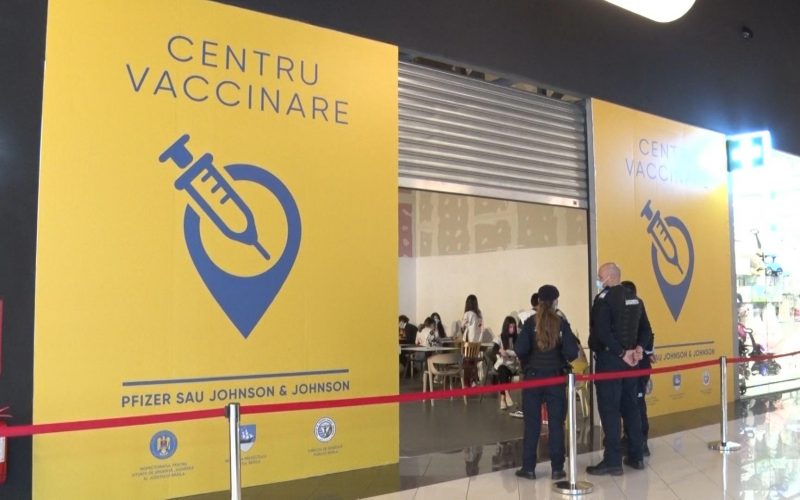 Coadă imensă la mall pentru vouchere