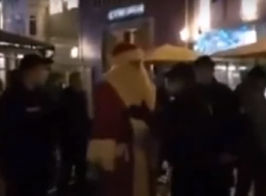 Moş Crăciun arestat la un târg din Germania