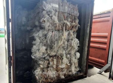 Treizeci şi opt de tone de deşeuri din plastic, descoperite în două containere în Portul Constanţa. Marfa provenea din Marea Britanie