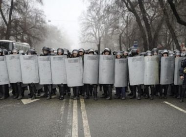 Revolte în Kazahstan. Preşedintele spune că a restabilit „ordinea constituţională”. Zeci de morţi şi mii de arestări în rândul protestatarilor