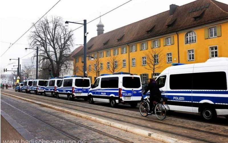 Mii de persoane au protestat în Germania împotriva restricţiilor şi vaccinării obligatorii