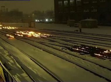 Şinele de tren din Chicaco au fost cuprinse de flăcări, în plină iarnă