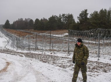 Polonia începe marţi construcţia unui gard înalt de 5,5 metri la frontiera externă a UE