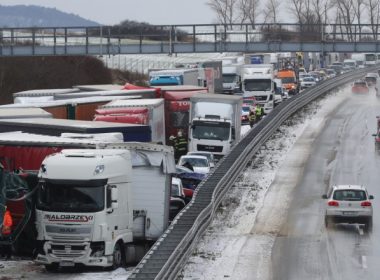 Carambol uriaş, cu peste 40 de maşini, pe o autostradă din Cehia