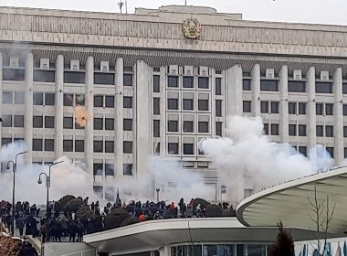Revoluţie în Kazahstan. Rusia a trimis trupe. Poliţia spune că zeci de protestatari au fost ucişi