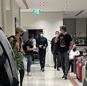 Novak Djokovici a părăsit Australia. El s-a aflat sub escorta poliţiei federale australiene la aeroportul din Melbourne