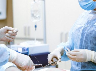 Intubarea greşită, posibilă cauză a morţii tânărului cu fractură la cot