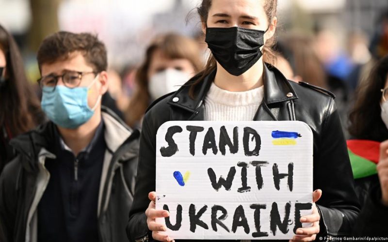 Proteste pentru pace în lume. Fiica purtătorului de cuvânt al Kremlinului, solidară cu Ucraina
