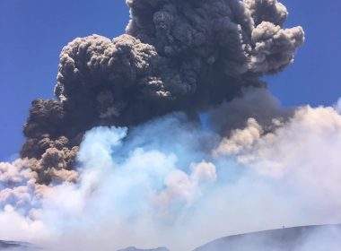 Etna erupe din nou