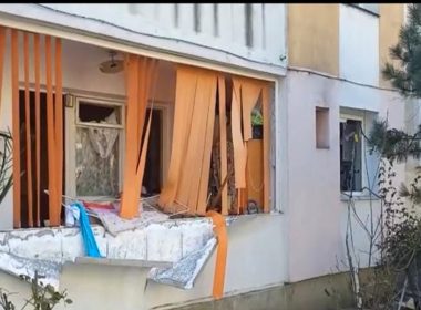Explozie într-un bloc din Craiova; o femeie a suferit arsuri