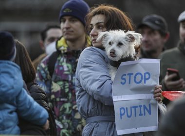 Proteste la Ambasada Rusiei