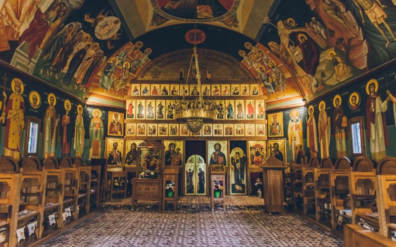 Religia, subiect tabu pentru români