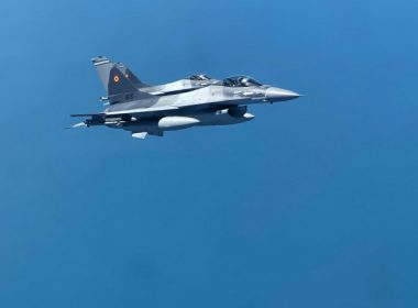 România a ridicat în aer avioanele F-16 şi Mig-21, după ce au fost detectate „activităţi aeriene deasupra Mării Negre”