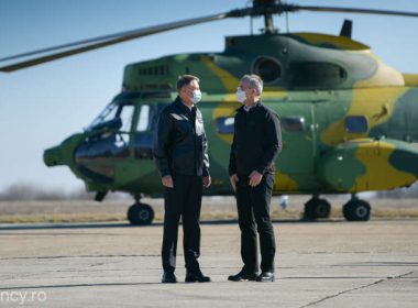 Preşedintele Iohannis şi secretarul general al NATO au ajuns la Baza 57 Aeriană de la Mihail Kogălniceanu