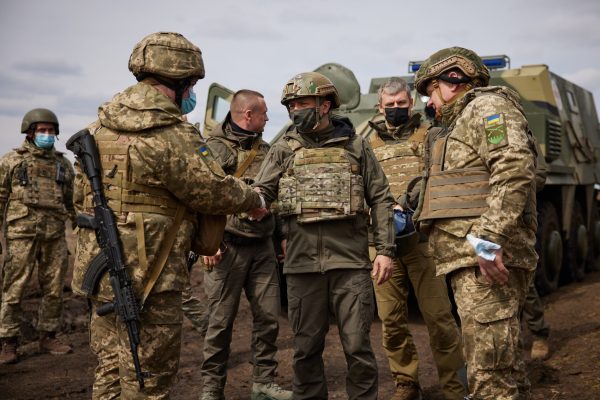 Ucraina ar putea renunţa la candidatura sa la NATO pentru a evita un război cu Rusia