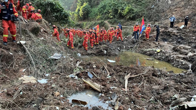 Au fost găsite rămăşiţe umane la locul prăbuşirii avionului cu 132 de persoane la bord, în China￼