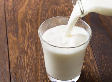 Preţul laptelui: 1,9 lei/litru la poarta fermei pentru crescătorii de Bălţată Românească