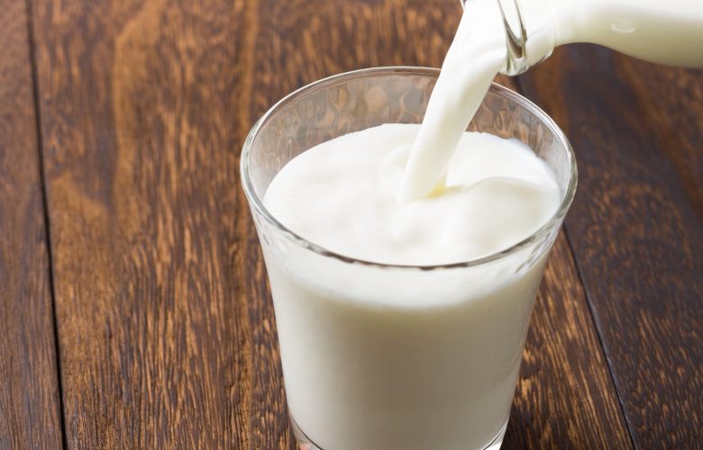 Preţul laptelui: 1,9 lei/litru la poarta fermei pentru crescătorii de Bălţată Românească