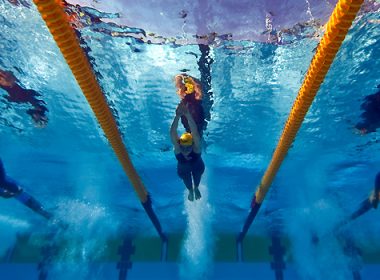 Federaţia internaţională de nataţie (FINA) se opune excluderii sportivilor ruşi şi belaruşi