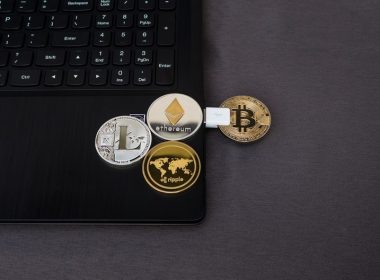 Coinbase şi Binance nu vor interzice ruşilor folosirea platformelor de tranzacţionare cripto