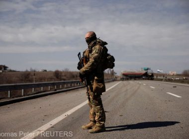 Armata ucraineană preia din nou controlul asupra unei autostrăzi strategice în estul ţării