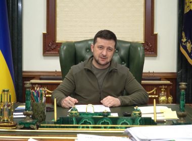 Zelenski neagă că ruşii au cucerit oraşul Mariupol