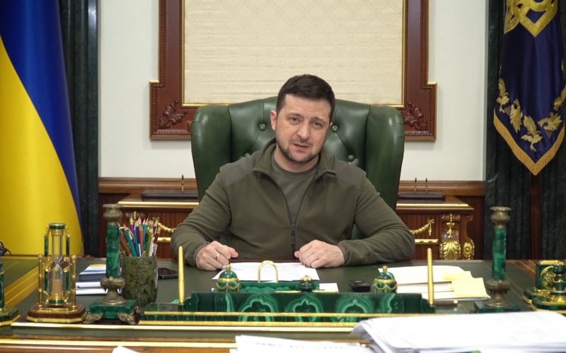 Zelenski neagă că ruşii au cucerit oraşul Mariupol