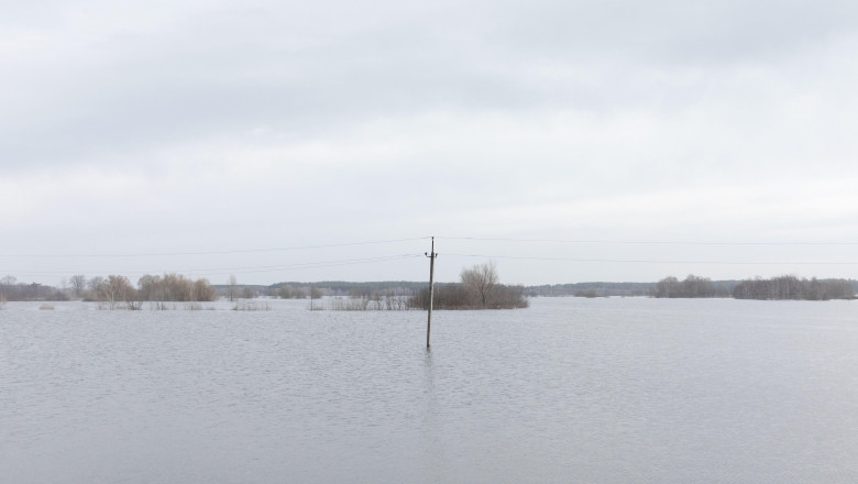 Şi-au inundat propriul sat şi i-au blocat pe ruşi. Tactica neobişnuită prin care ucrainenii din Demydiv au salvat Kievul