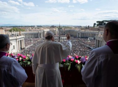 Papa Francisc, în faţa celor 50.000 de oameni din Piaţa Sfântul Petru de la Vatican: „Am văzut prea mult sânge, prea multă violenţă”￼