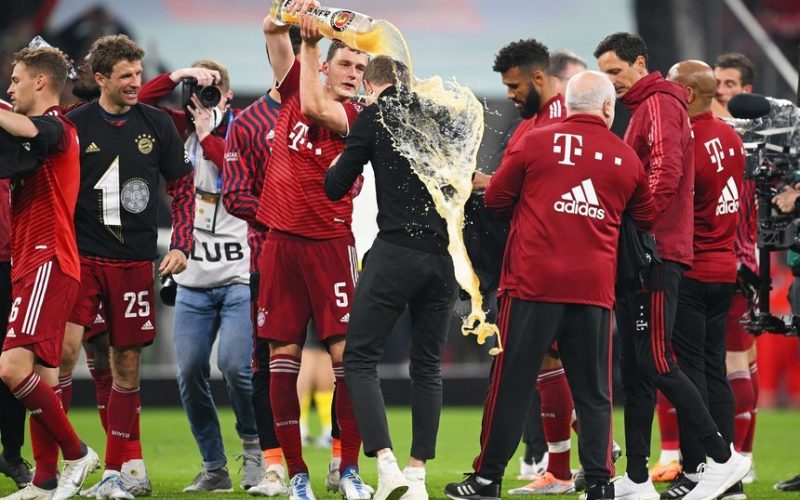 SĂRBĂTOARE ÎN BAVARIA! BAYERN A BIFAT TITLUL 32 ÎN BUNDESLIGA. NU A LIPSIT TRADIŢIONALUL ”DUŞ” CU BERE