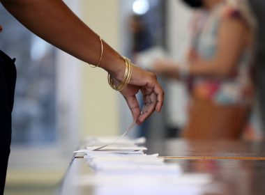 S-au deschis secţiile de votare în Franţa metropolitană