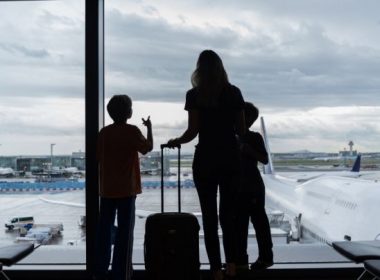 Părinţi români amendaţi în Germania pentru că au luat copilul în călătorie, deşi în România nu e vacanţă şcolară