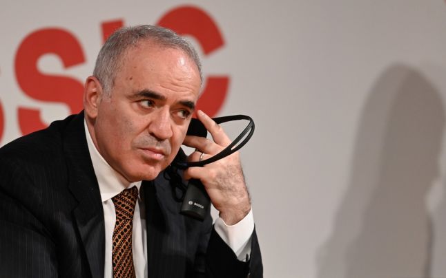 Garry Kasparov şi Mihail Hodorkovski, doi opozanţi în exil ai lui Putin, au fost desemnaţi drept „agenţi ai străinătăţii” în Rusia