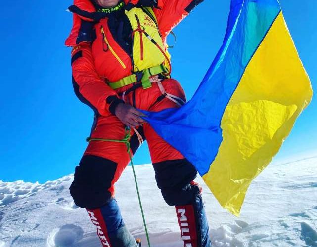 O femeie din Ucraina a urcat pe Everest pentru a demonstra ''invincibilitatea'' ţării sale