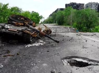 Ruşii încearcă să încercuiască trupele din Lugansk şi Doneţk
