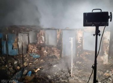 O femeie a murit într-un incendiu care i-a cuprins locuinţa, în comuna Bogdăneşti